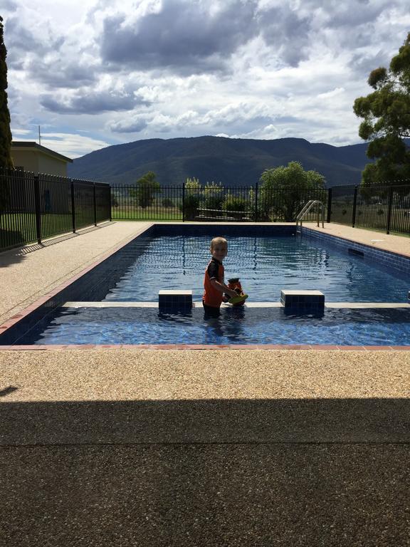 Mountain View Motel Corryong Esterno foto