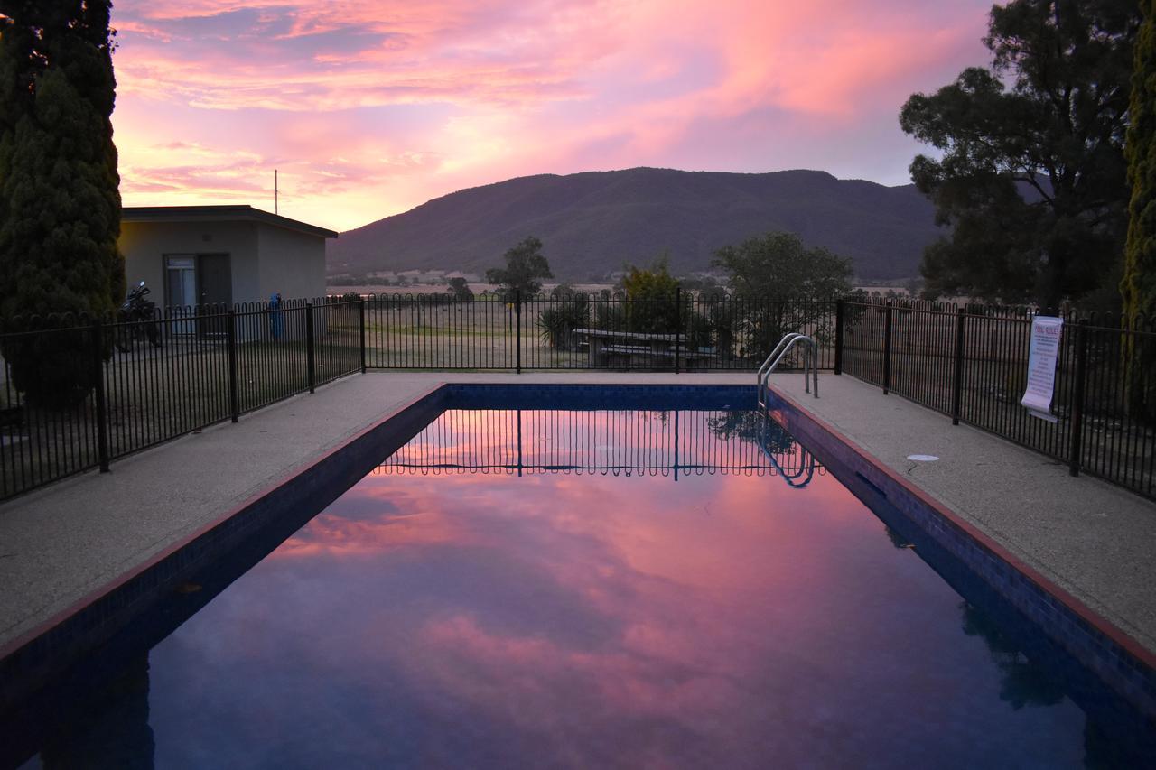 Mountain View Motel Corryong Esterno foto