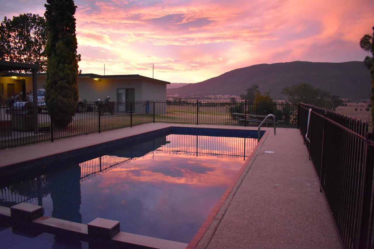 Mountain View Motel Corryong Esterno foto