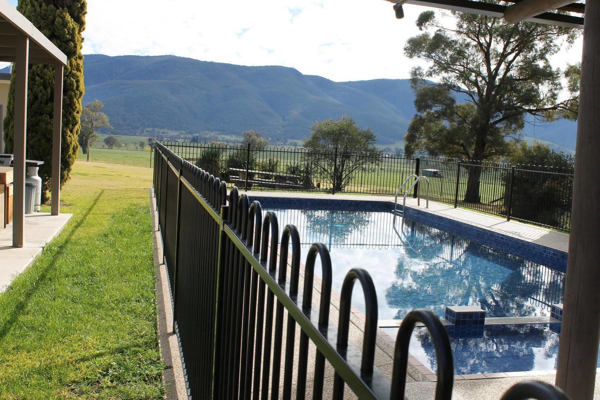 Mountain View Motel Corryong Esterno foto