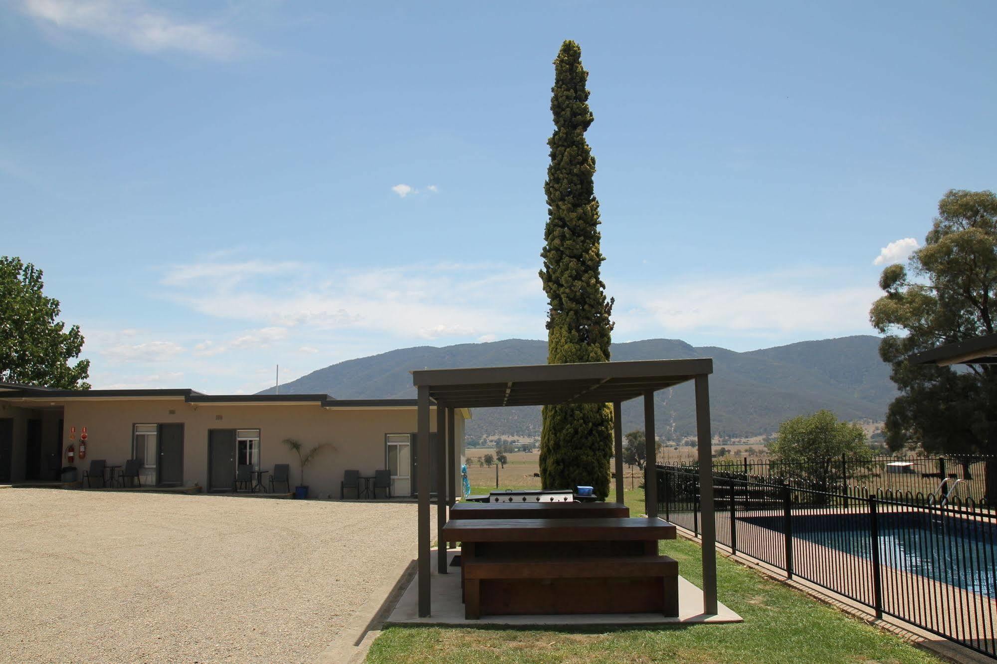 Mountain View Motel Corryong Esterno foto