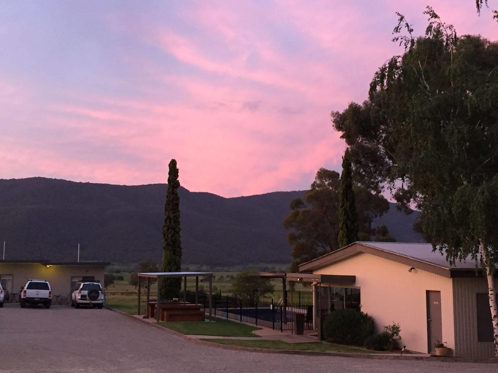 Mountain View Motel Corryong Esterno foto