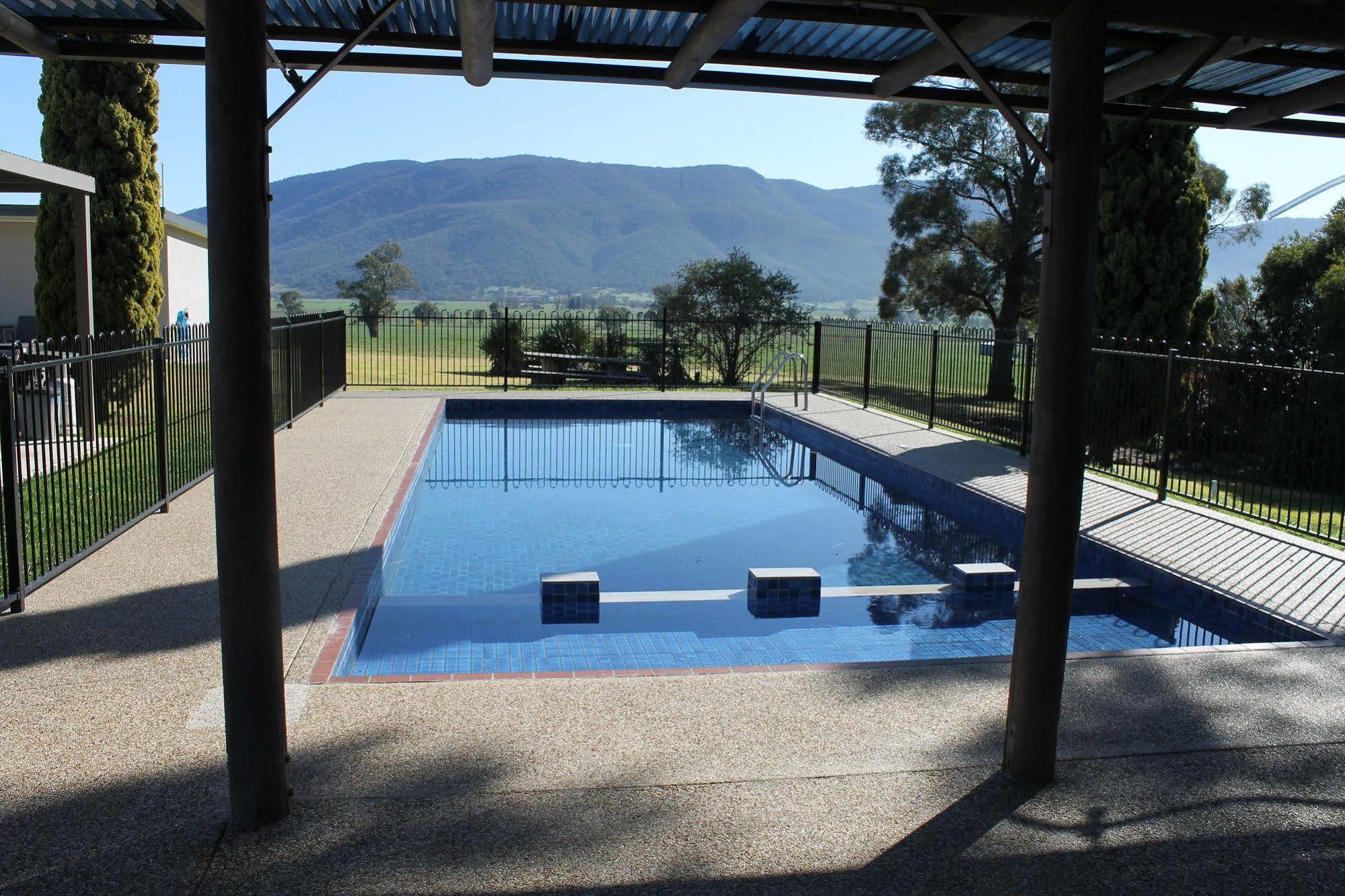 Mountain View Motel Corryong Esterno foto